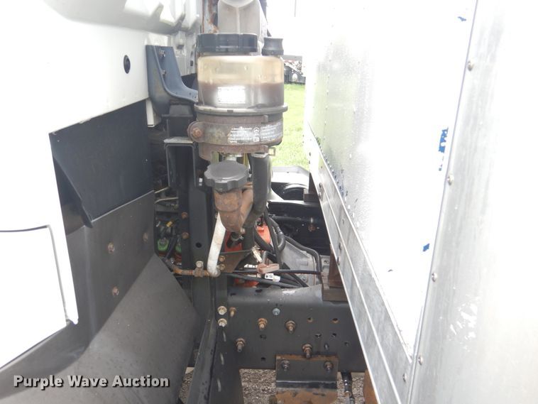 image for item FT9443 2004 Isuzu T6F box truck