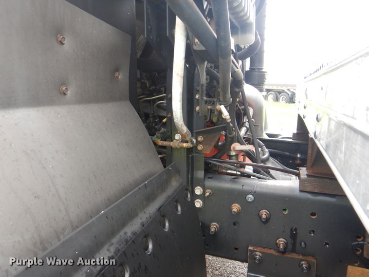 image for item FT9443 2004 Isuzu T6F box truck