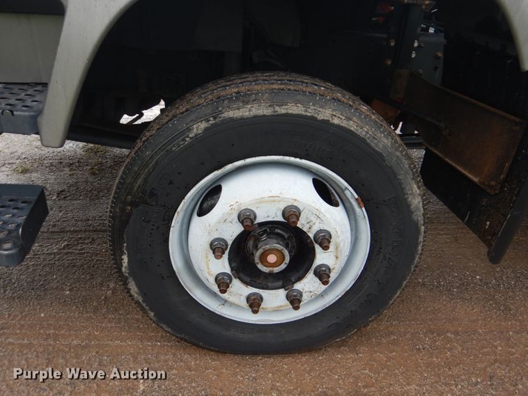 image for item FT9443 2004 Isuzu T6F box truck