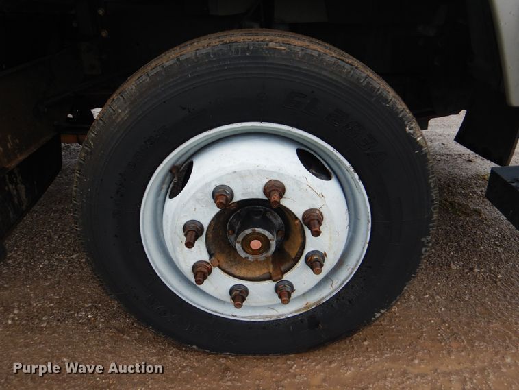 image for item FT9443 2004 Isuzu T6F box truck