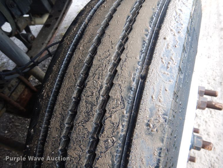 image for item FT9443 2004 Isuzu T6F box truck