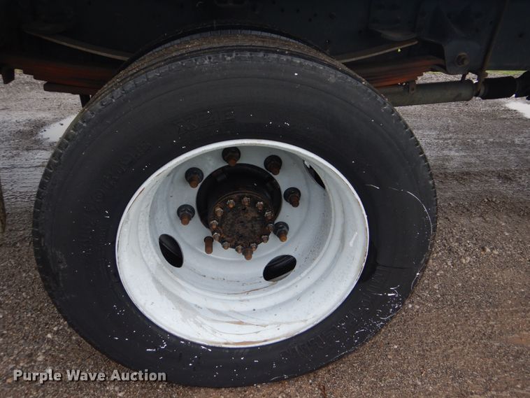 image for item FT9443 2004 Isuzu T6F box truck