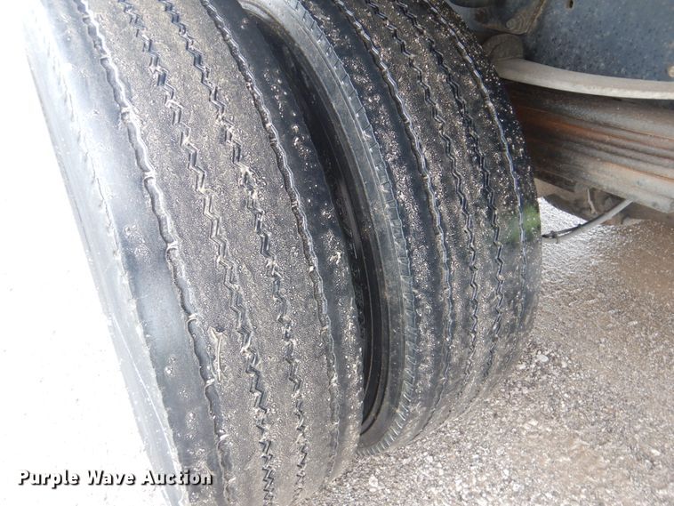 image for item FT9443 2004 Isuzu T6F box truck