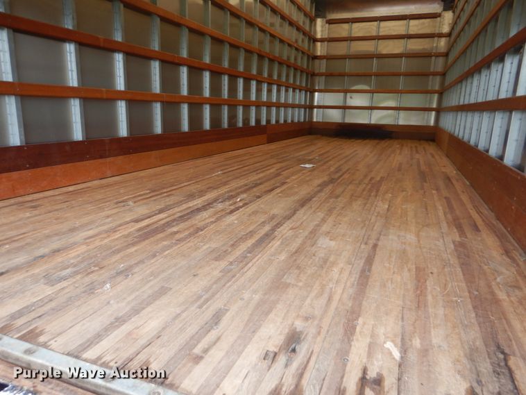 image for item FT9443 2004 Isuzu T6F box truck