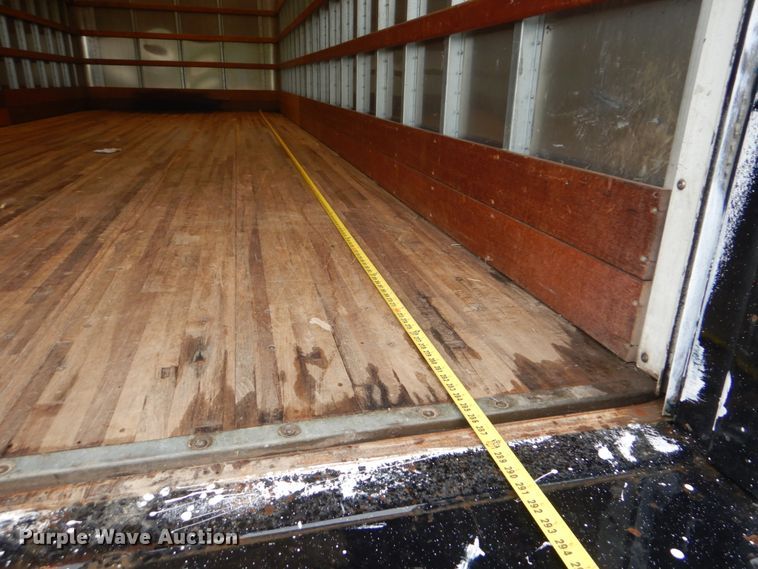 image for item FT9443 2004 Isuzu T6F box truck