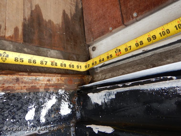 image for item FT9443 2004 Isuzu T6F box truck