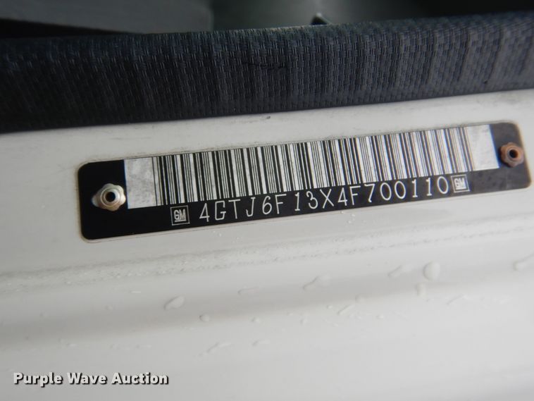 image for item FT9443 2004 Isuzu T6F box truck