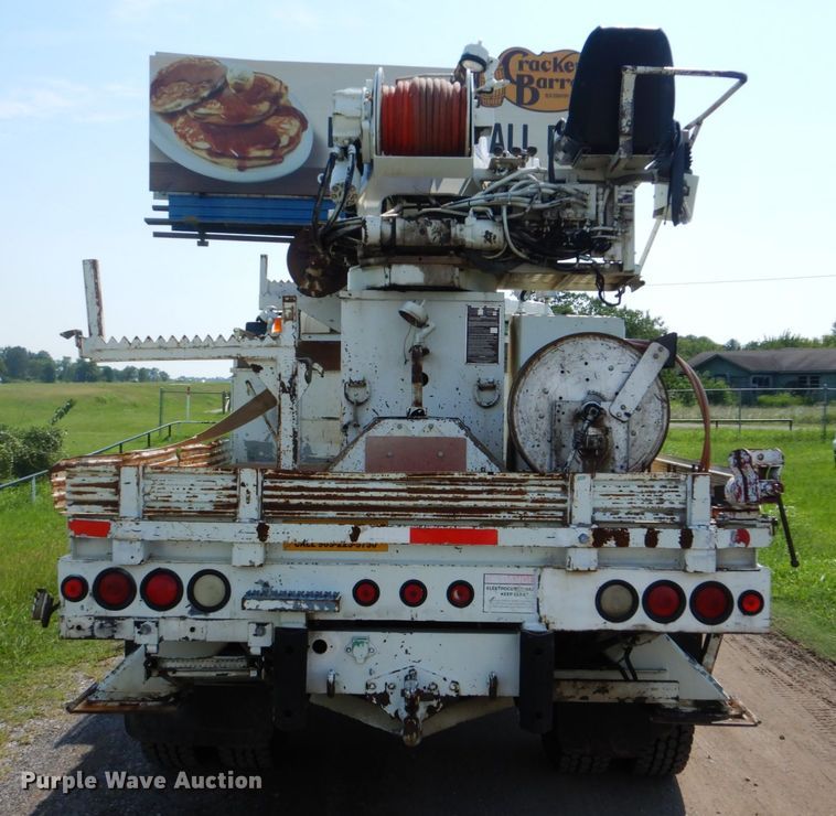 image for item FT9448 2003 International 4300 digger derrick truck