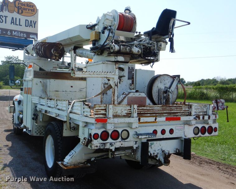 image for item FT9448 2003 International 4300 digger derrick truck