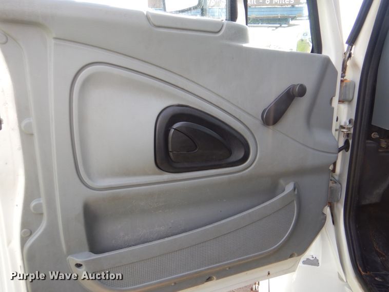 image for item FT9448 2003 International 4300 digger derrick truck