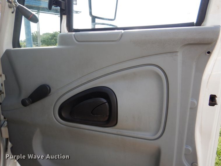 image for item FT9448 2003 International 4300 digger derrick truck