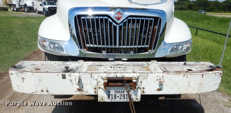 image for item FT9448 2003 International 4300 digger derrick truck