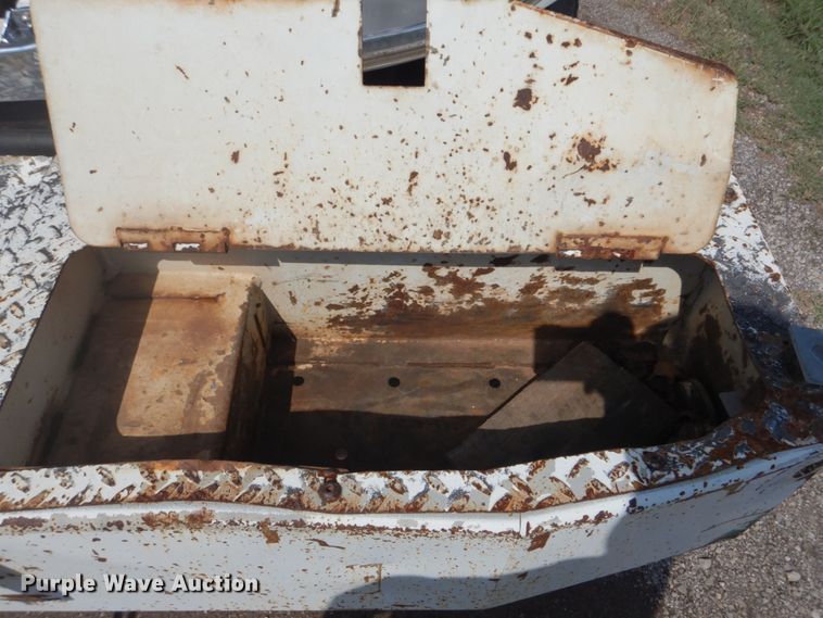 image for item FT9448 2003 International 4300 digger derrick truck