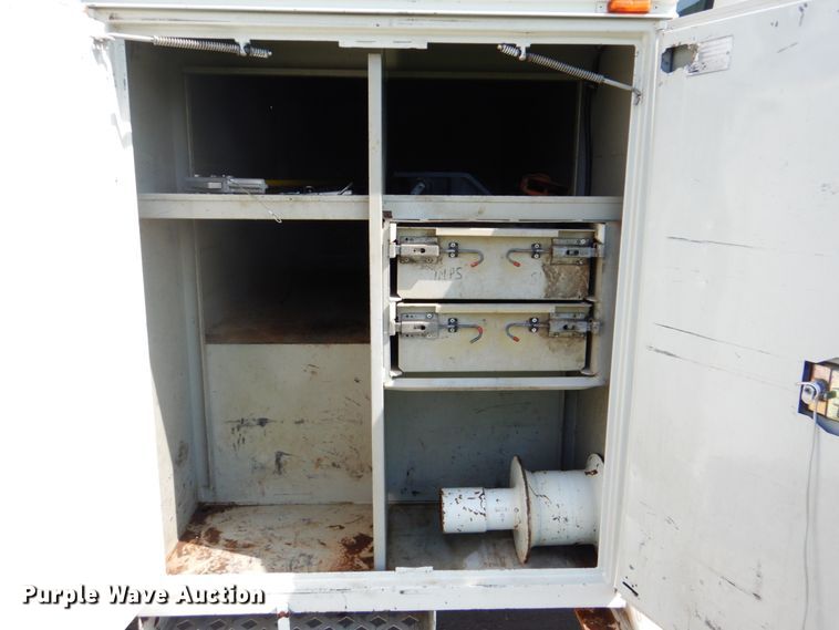 image for item FT9448 2003 International 4300 digger derrick truck