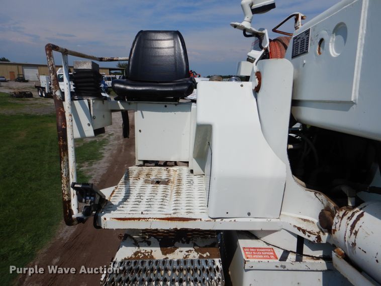 image for item FT9448 2003 International 4300 digger derrick truck