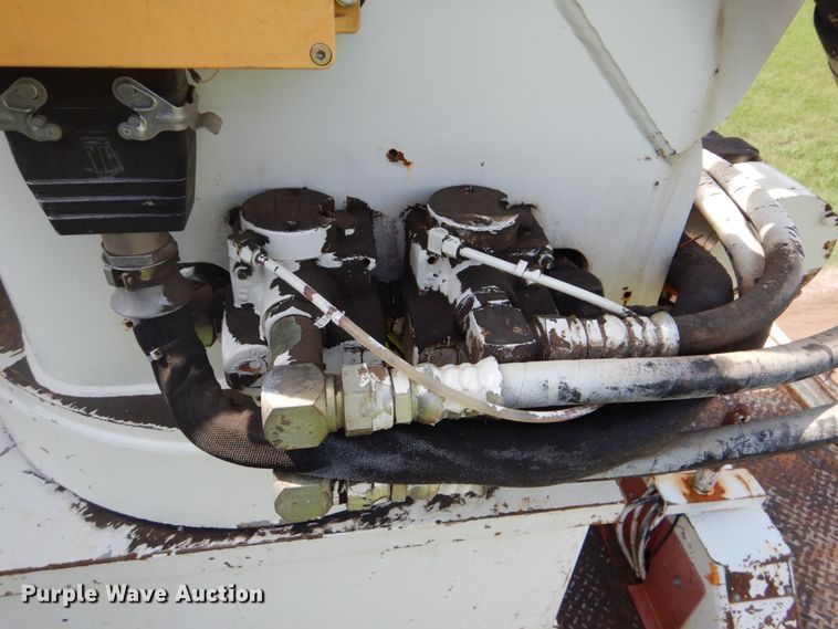 image for item FT9448 2003 International 4300 digger derrick truck