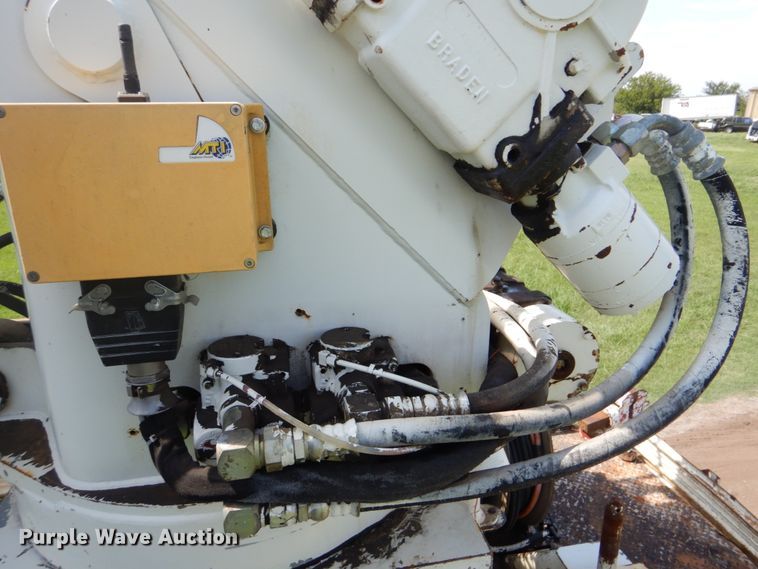 image for item FT9448 2003 International 4300 digger derrick truck