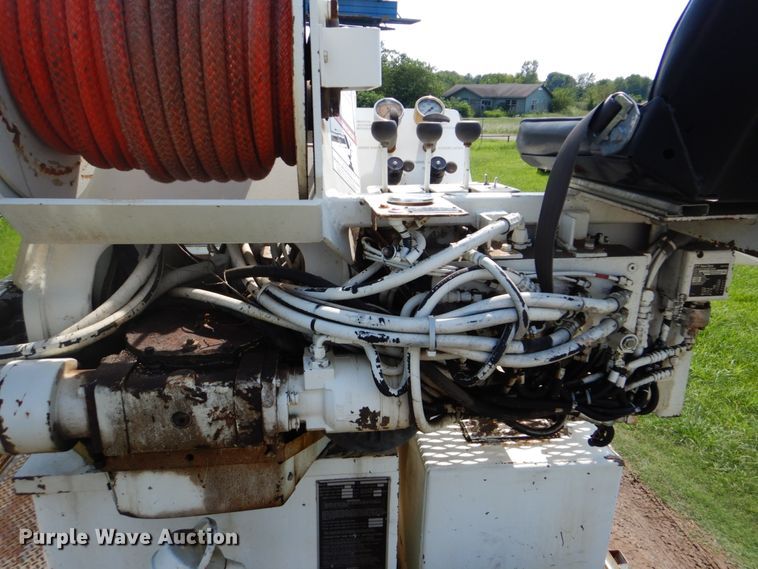 image for item FT9448 2003 International 4300 digger derrick truck