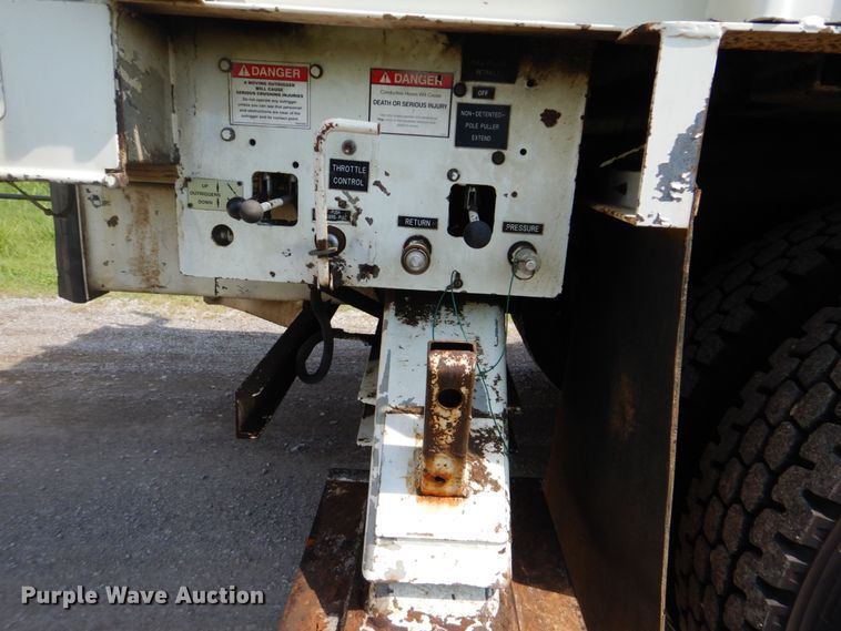 image for item FT9448 2003 International 4300 digger derrick truck