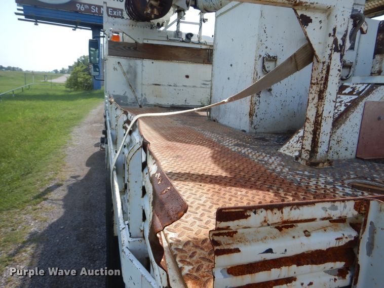 image for item FT9448 2003 International 4300 digger derrick truck