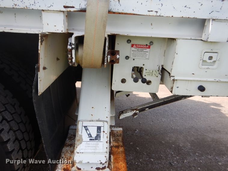 image for item FT9448 2003 International 4300 digger derrick truck