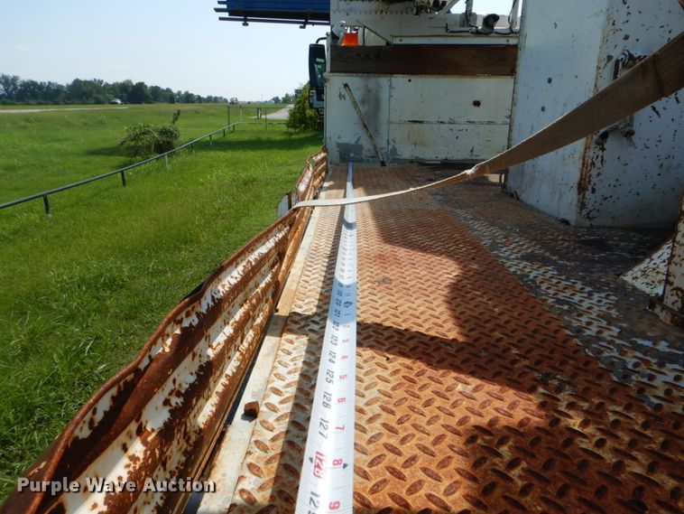 image for item FT9448 2003 International 4300 digger derrick truck