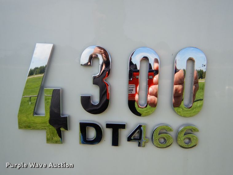 image for item FT9448 2003 International 4300 digger derrick truck