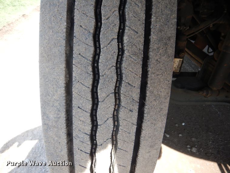 image for item FT9448 2003 International 4300 digger derrick truck