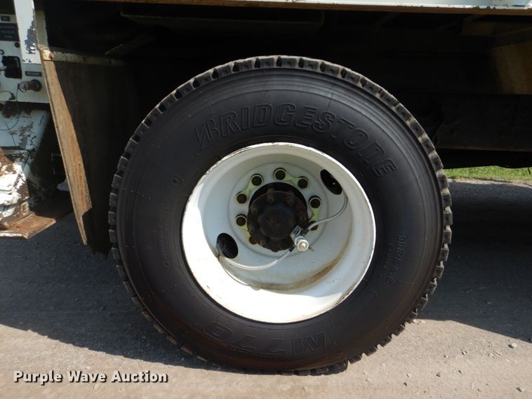 image for item FT9448 2003 International 4300 digger derrick truck