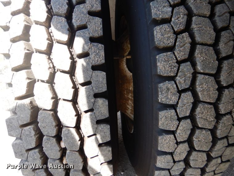 image for item FT9448 2003 International 4300 digger derrick truck