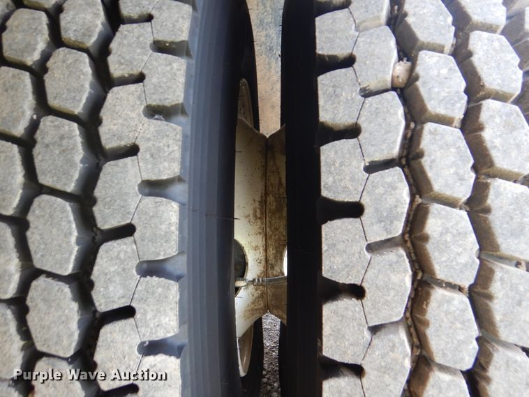 image for item FT9448 2003 International 4300 digger derrick truck