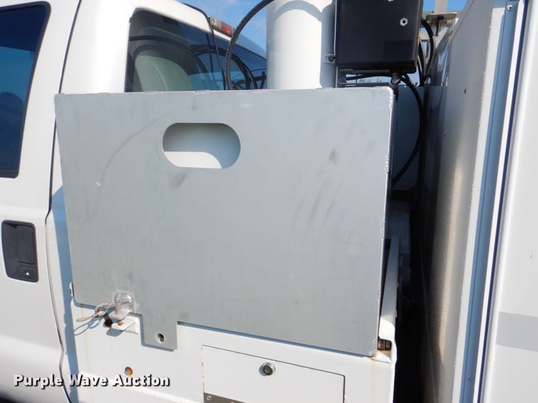 image for item FT9449 2011 Ford F550 Super Duty bucket truck