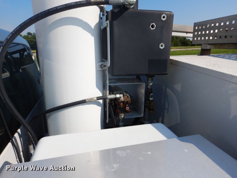 image for item FT9449 2011 Ford F550 Super Duty bucket truck