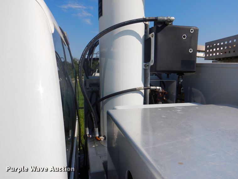 image for item FT9449 2011 Ford F550 Super Duty bucket truck