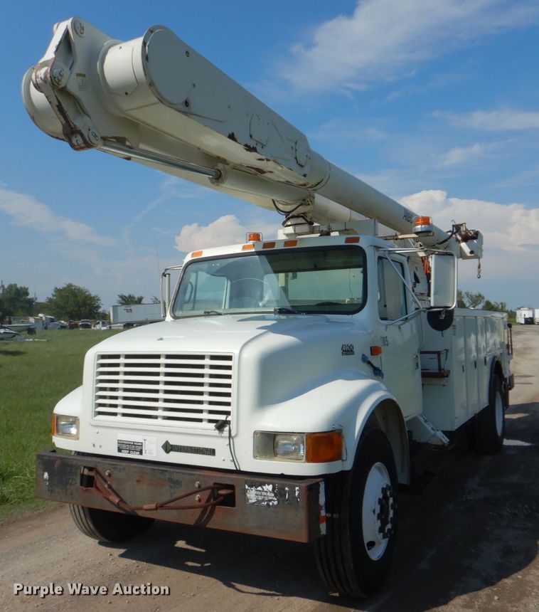 image for item FT9451 2000 International 4900 bucket ruck