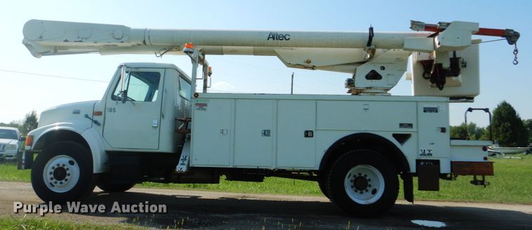 image for item FT9451 2000 International 4900 bucket ruck