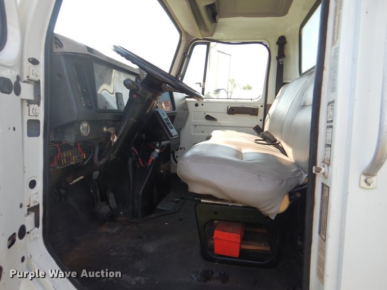 image for item FT9451 2000 International 4900 bucket ruck