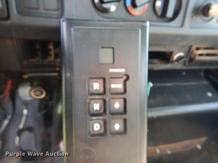 image for item FT9451 2000 International 4900 bucket ruck