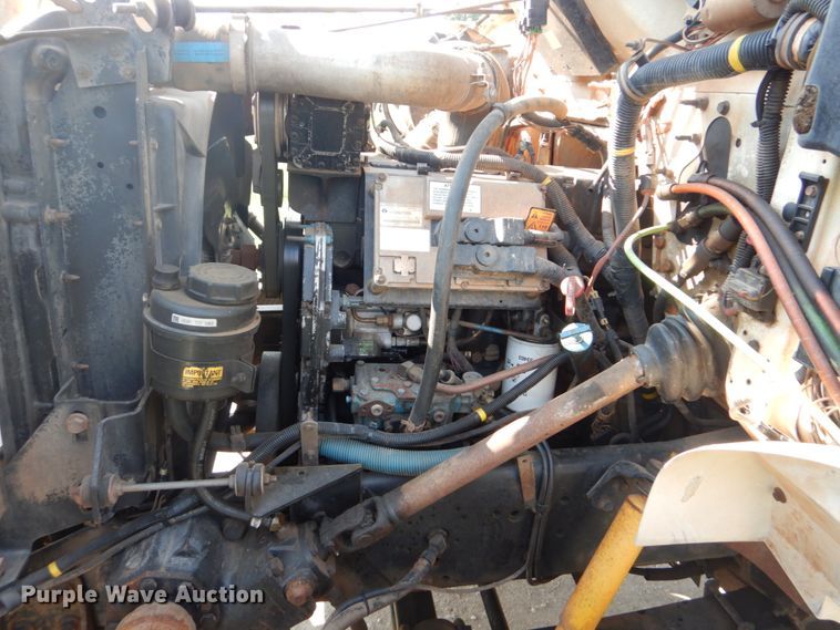 image for item FT9451 2000 International 4900 bucket ruck