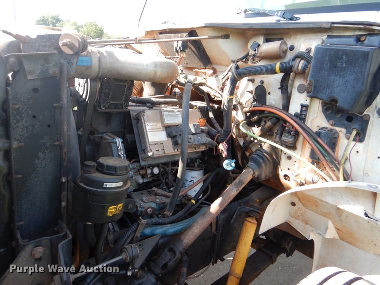 image for item FT9451 2000 International 4900 bucket ruck