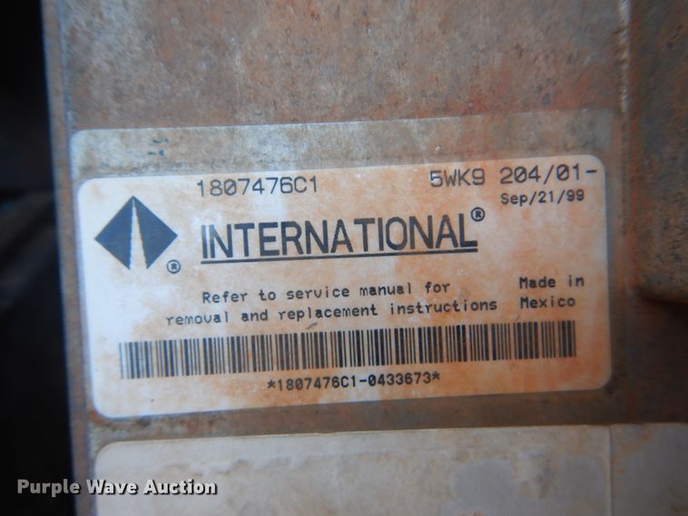 image for item FT9451 2000 International 4900 bucket ruck