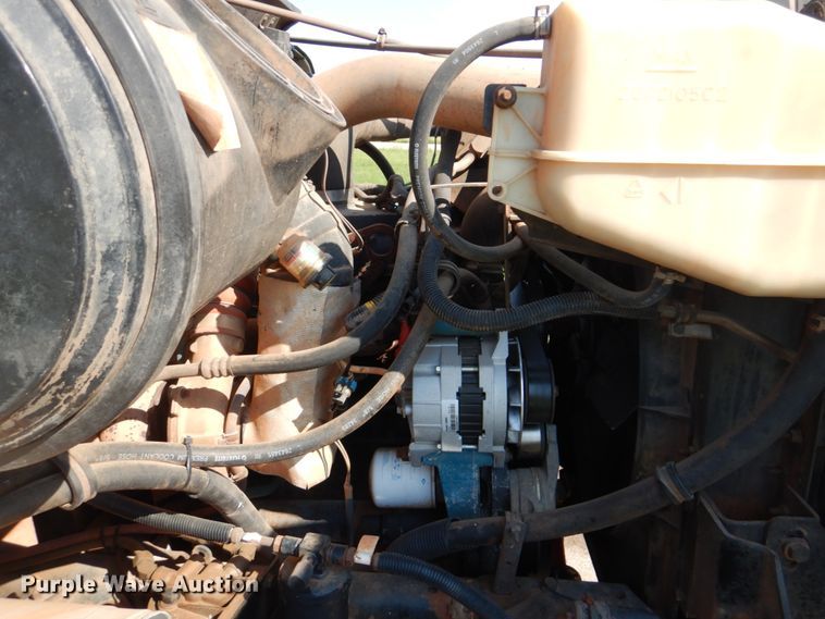 image for item FT9451 2000 International 4900 bucket ruck