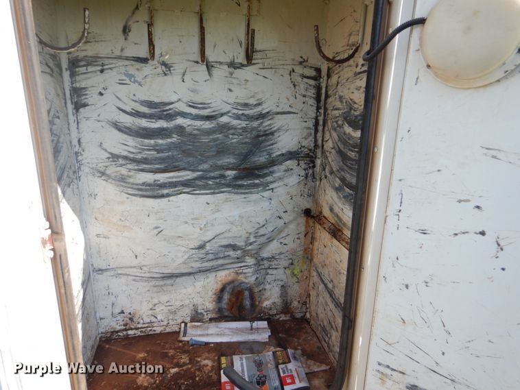 image for item FT9451 2000 International 4900 bucket ruck