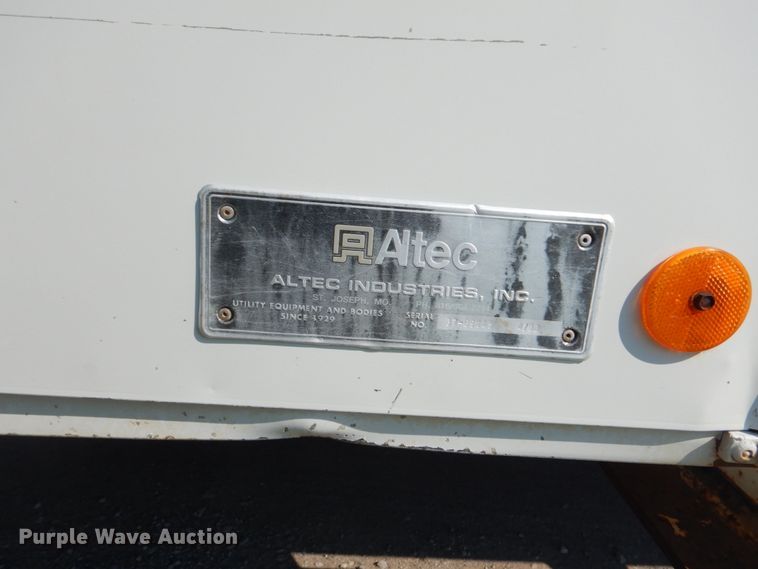 image for item FT9451 2000 International 4900 bucket ruck