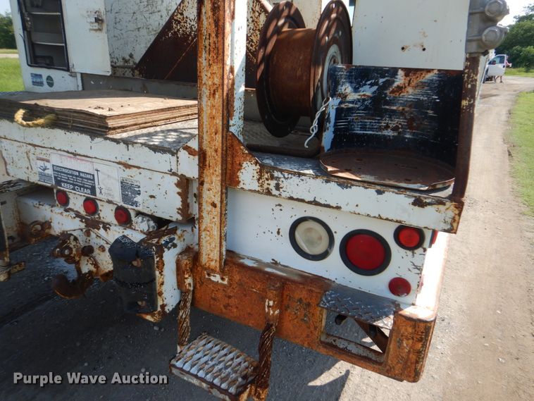 image for item FT9451 2000 International 4900 bucket ruck