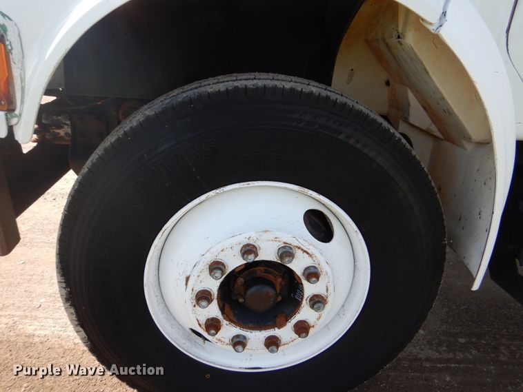 image for item FT9451 2000 International 4900 bucket ruck