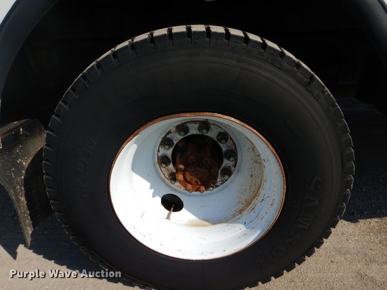 image for item FT9451 2000 International 4900 bucket ruck