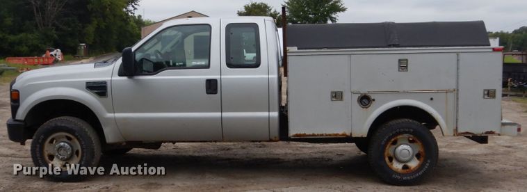 image for item FU9423 2009 Ford F350 Super Duty SuperCab utility bed pickup truck