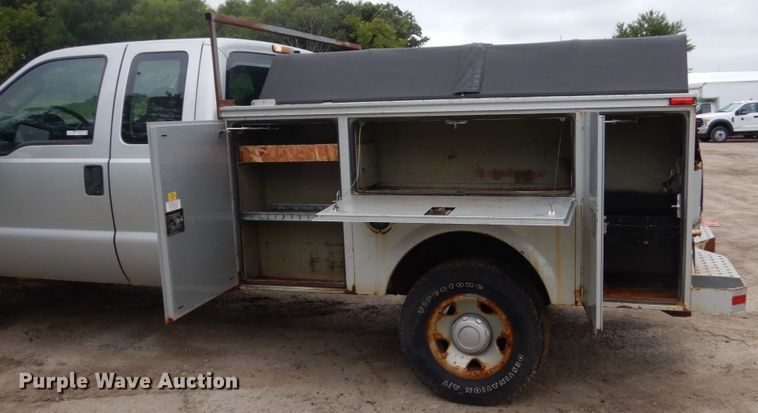 image for item FU9423 2009 Ford F350 Super Duty SuperCab utility bed pickup truck