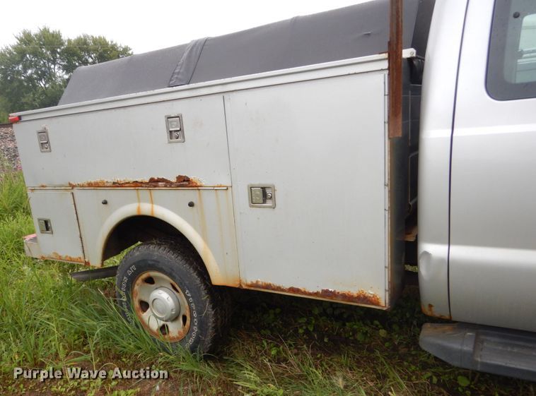 image for item FU9423 2009 Ford F350 Super Duty SuperCab utility bed pickup truck